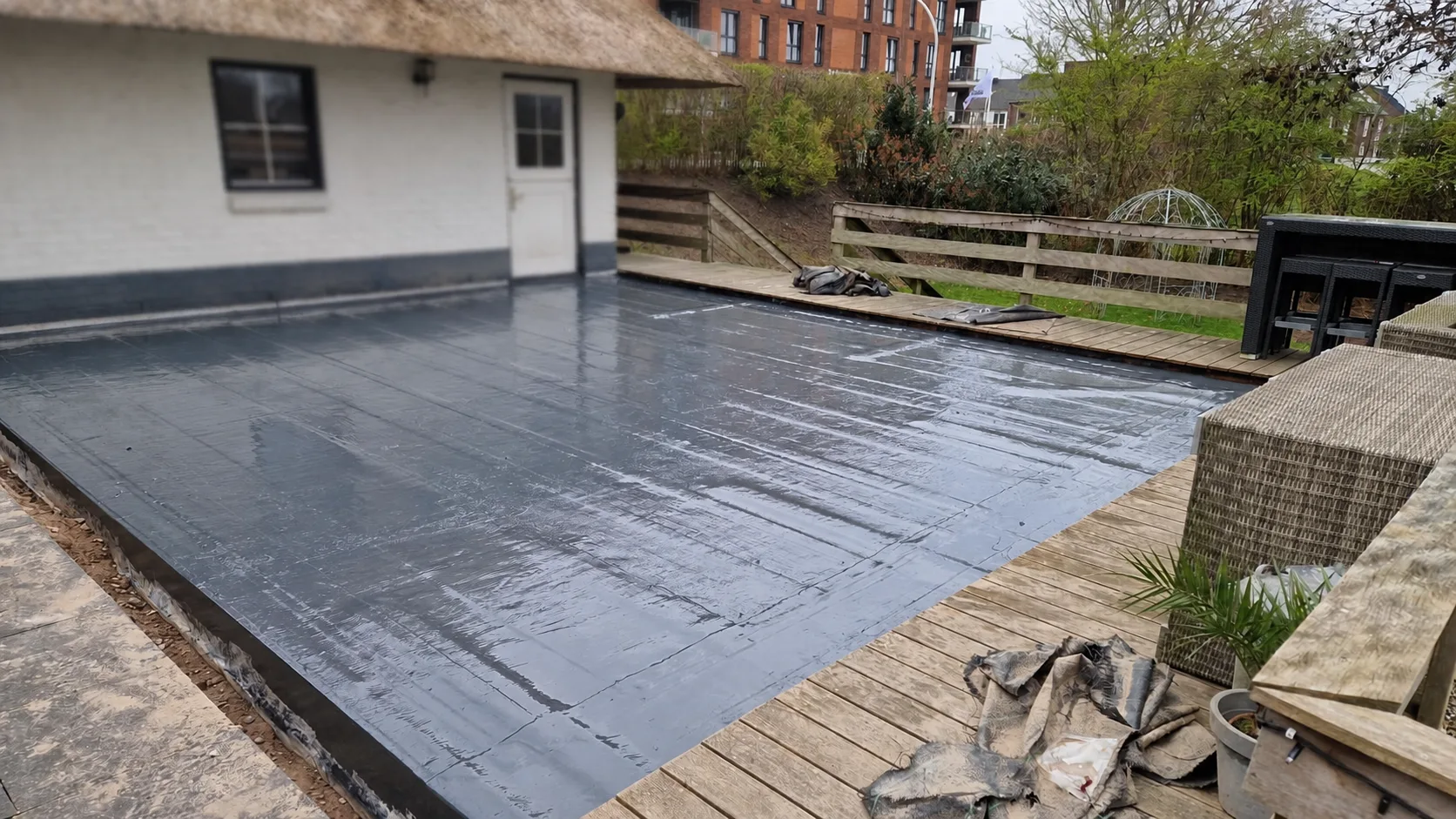 Uitgevoerd project: Terrasdak waterdicht gerenoveerd