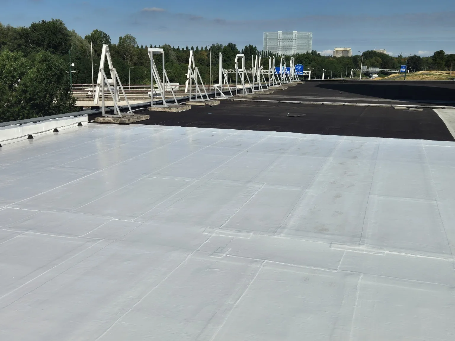 Dakcoating in Den Haag: 125 m² bitumen bedrijfsdak als cool roof in Den Haag