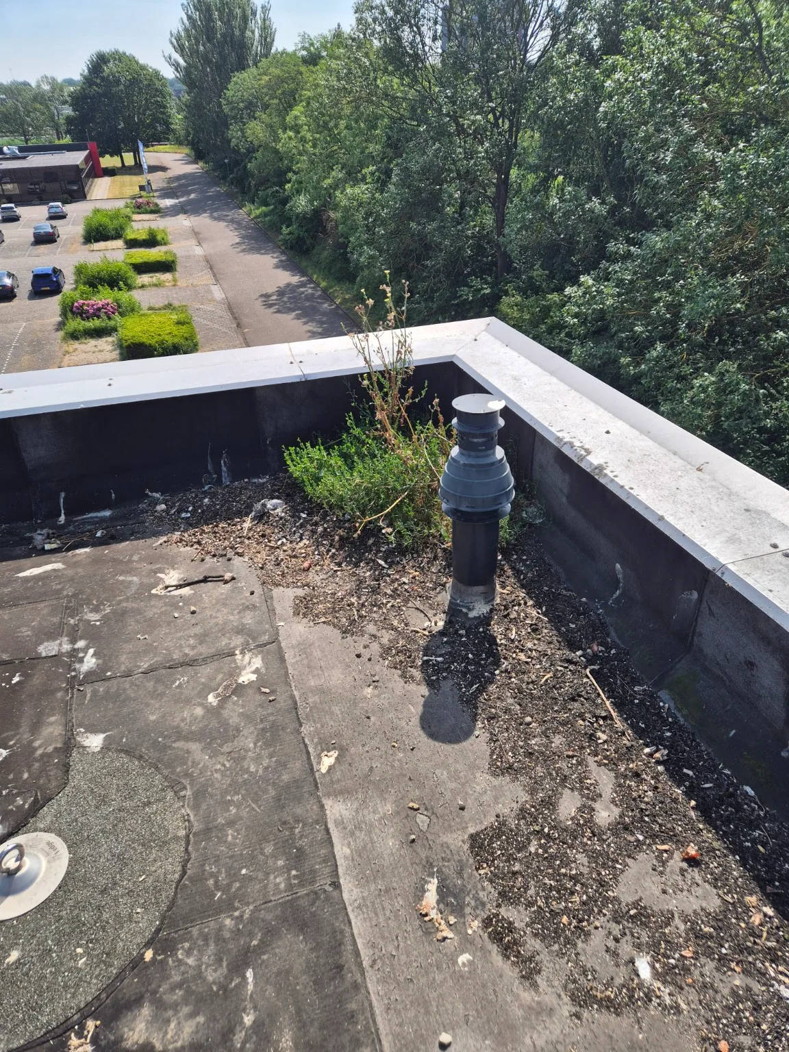 Beginsituatie bij Dakcoating in Dordrecht voor 200 m² rand- en afvoerzones Dordrecht