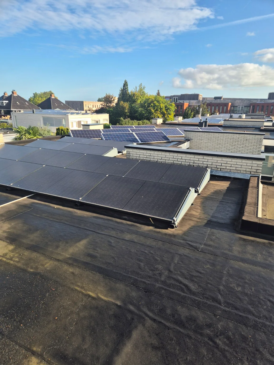 Dakopname rond zonnepanelen bij particulier bitumendak in huizen gerenoveerd met 2k-polyurea